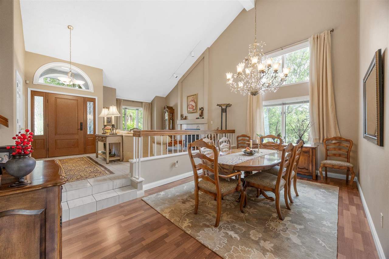 13 South View Dr NE