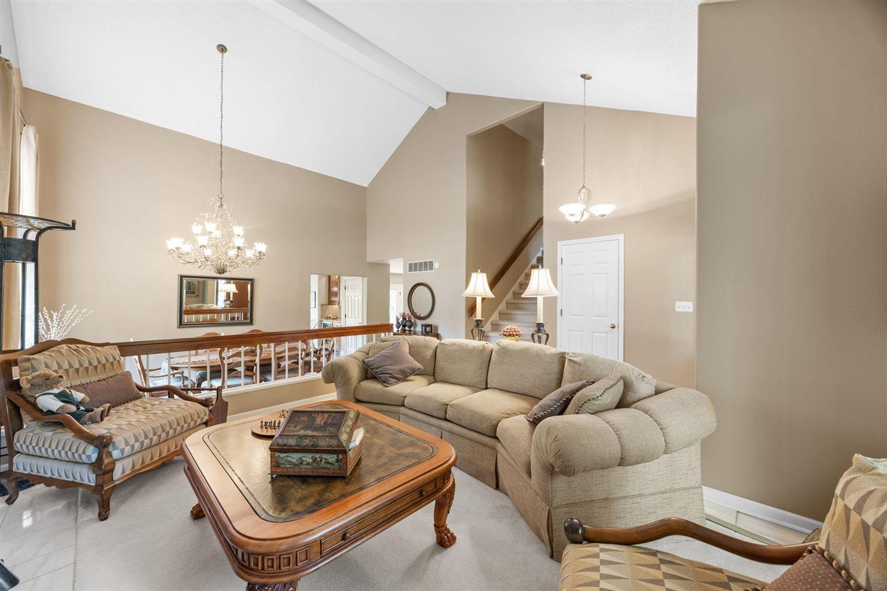 13 South View Dr NE