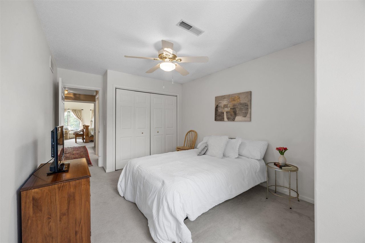 13 South View Dr NE
