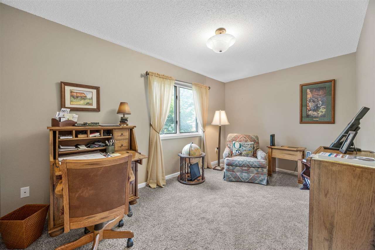 13 South View Dr NE