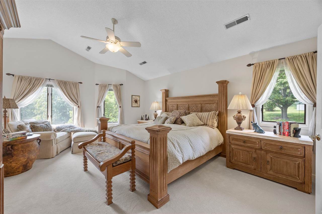 13 South View Dr NE