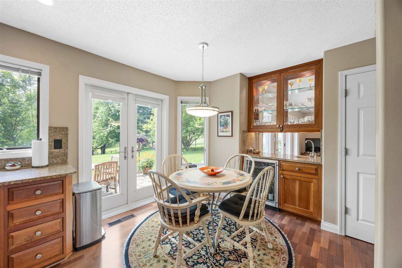 13 South View Dr NE