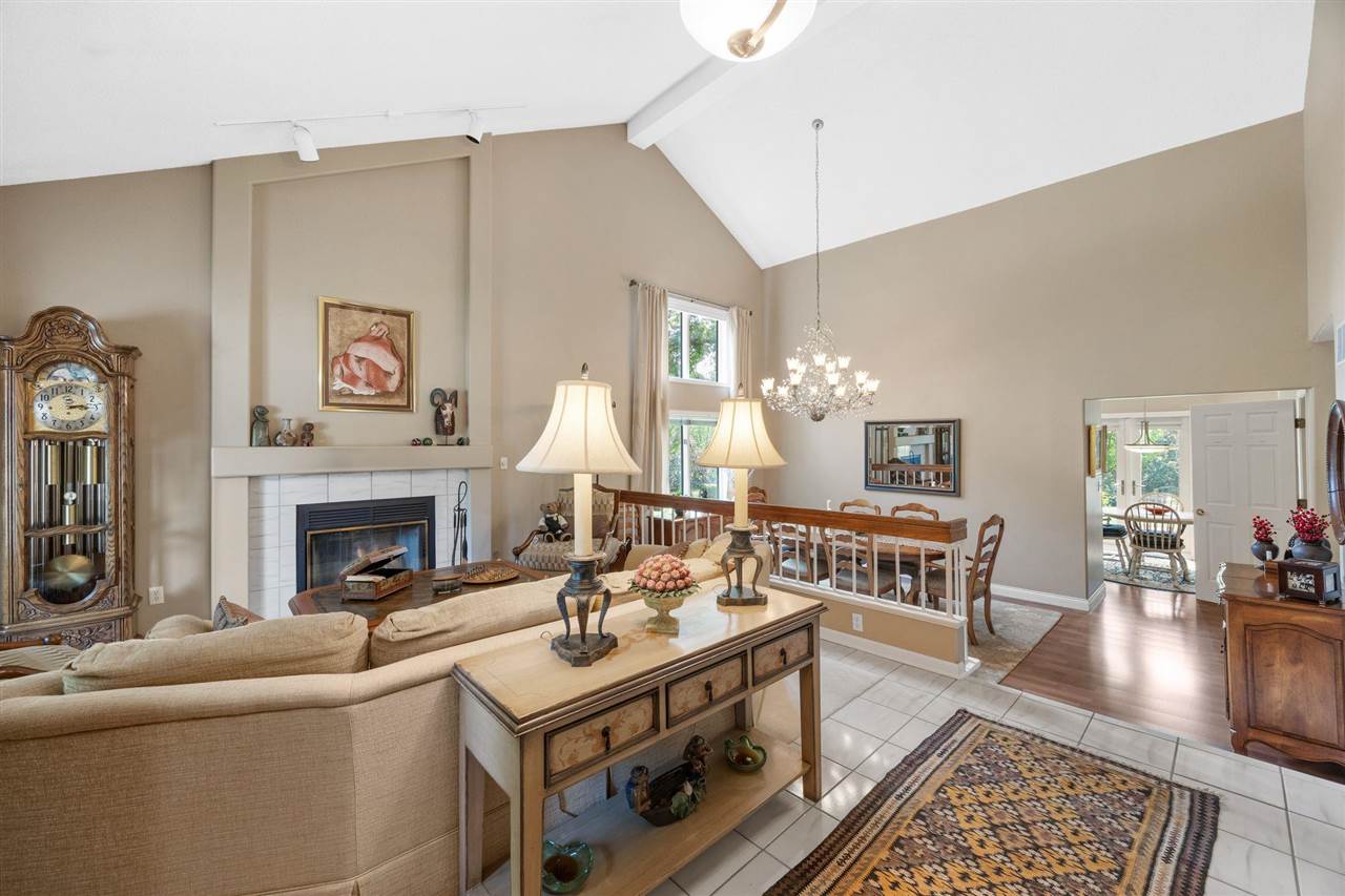 13 South View Dr NE