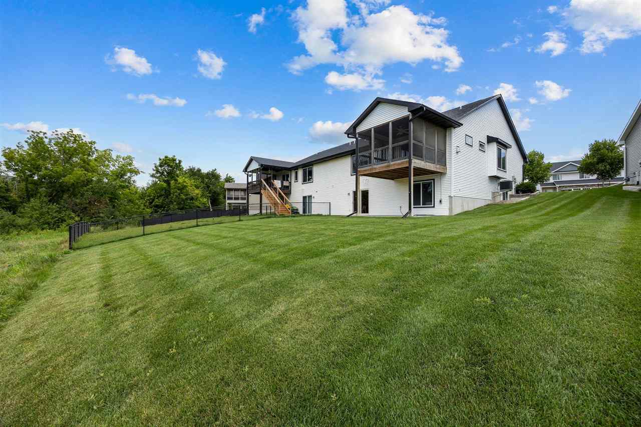1101 Creekside Dr