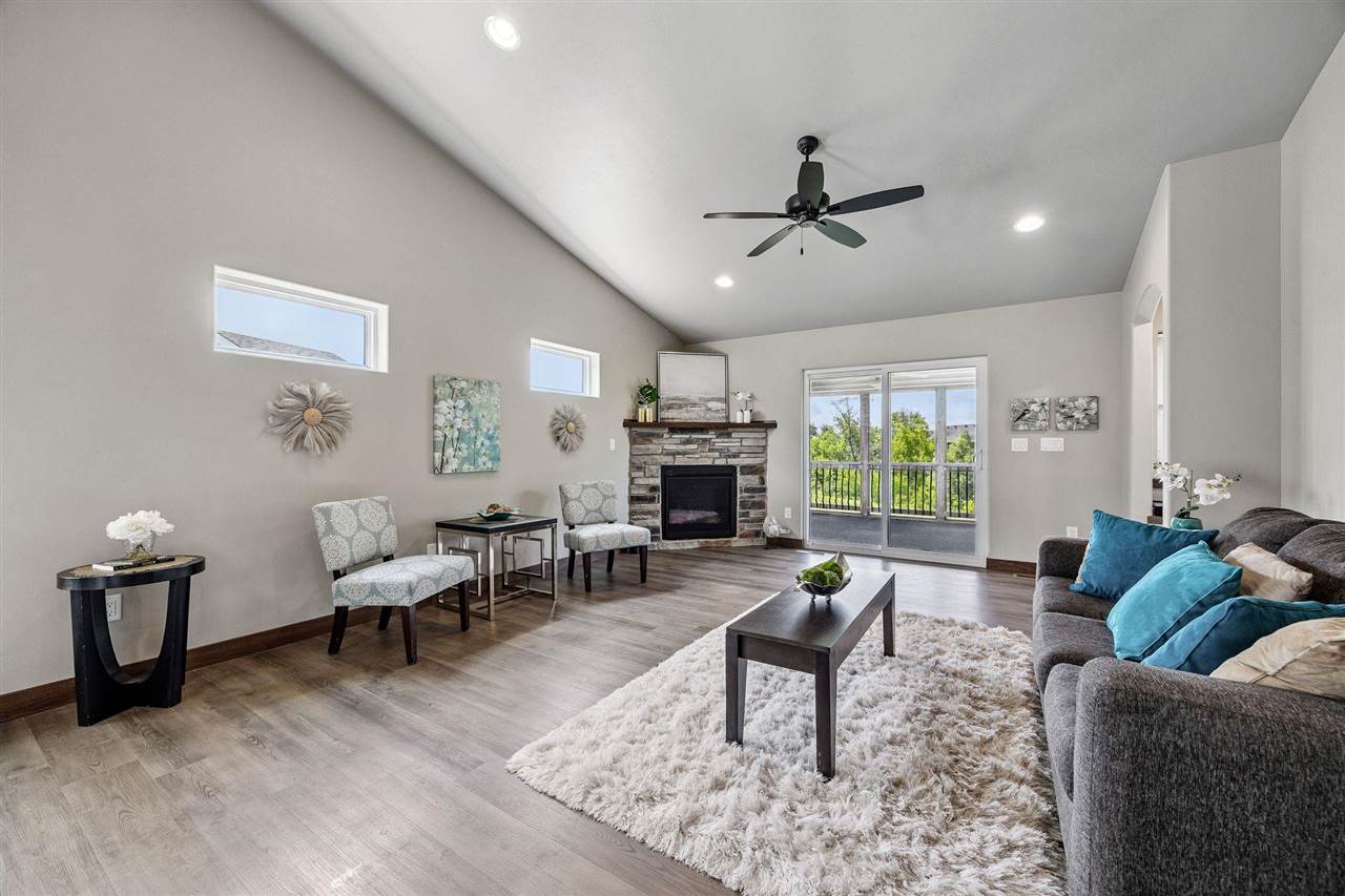 1101 Creekside Dr