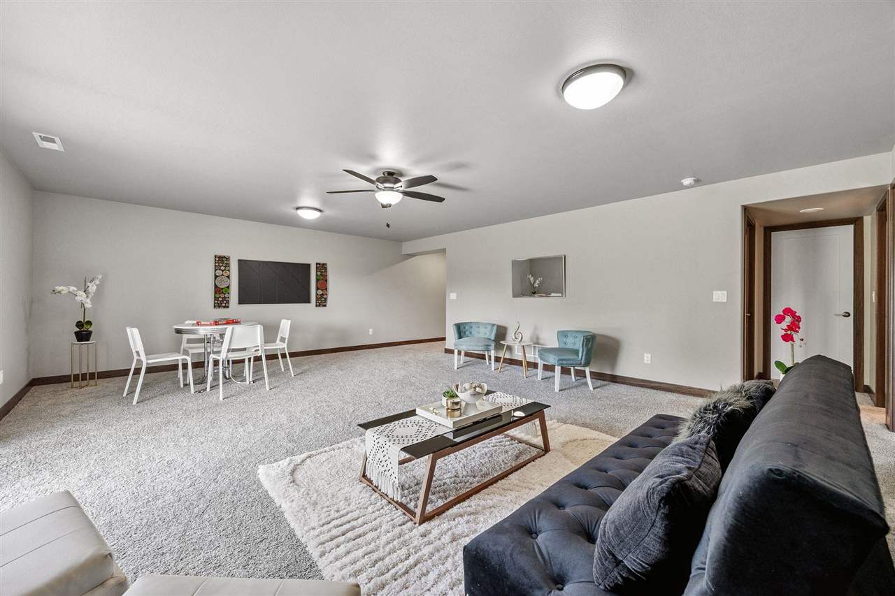 1101 Creekside Dr