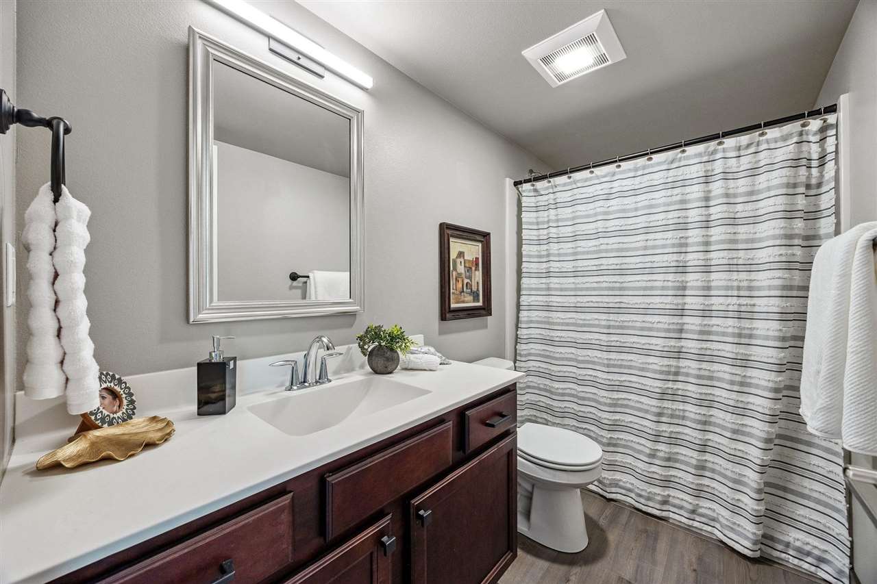 1101 Creekside Dr