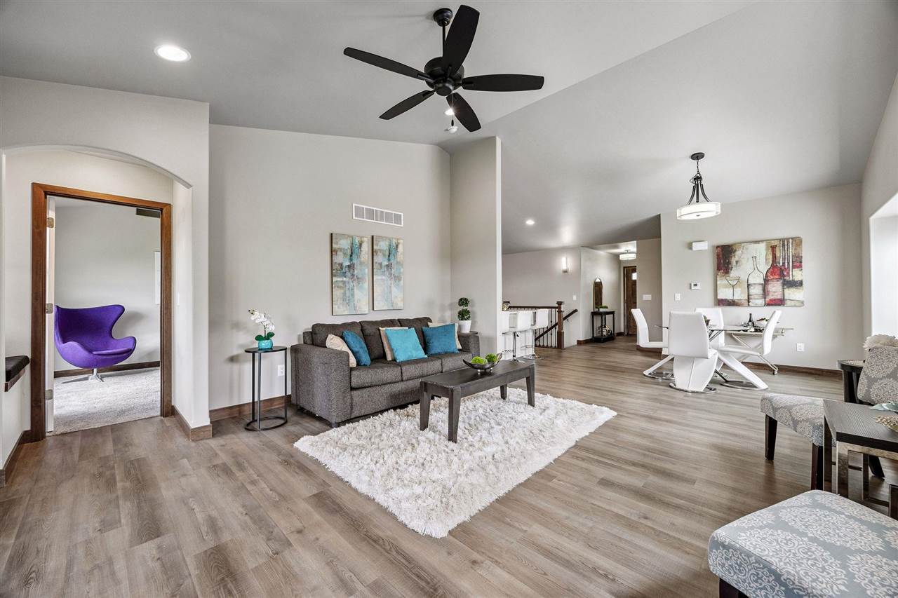 1101 Creekside Dr