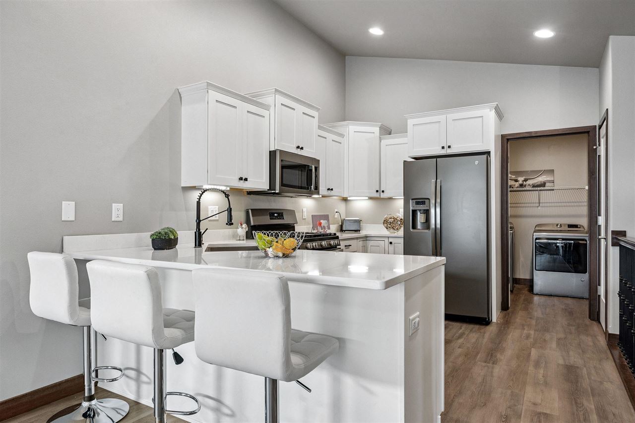 1101 Creekside Dr