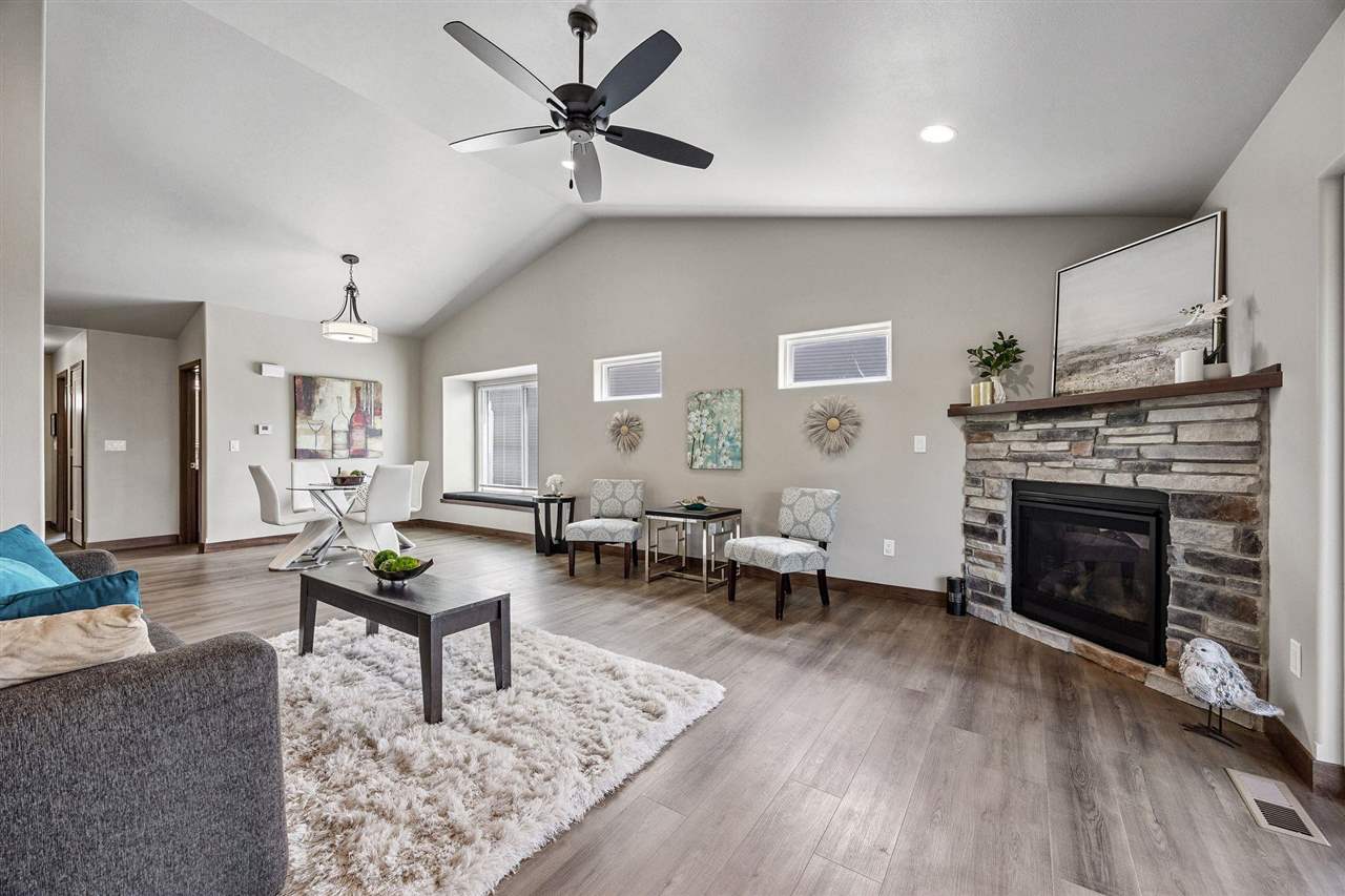 1101 Creekside Dr