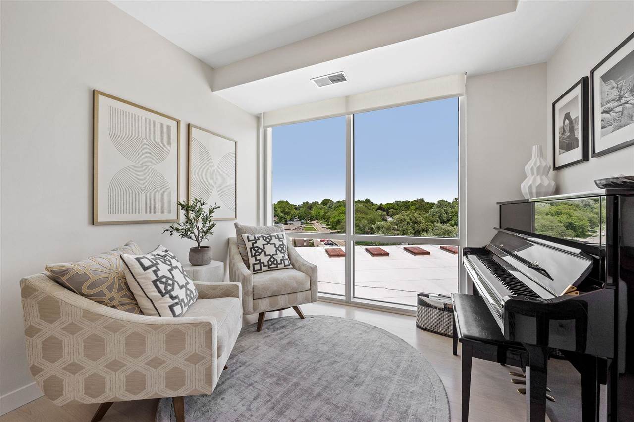 1303 5th St Unit: 604