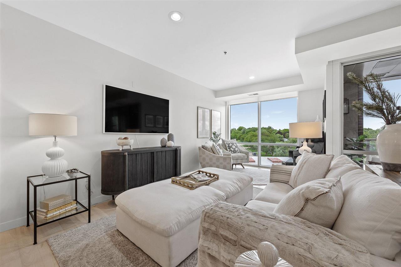 1303 5th St Unit: 604