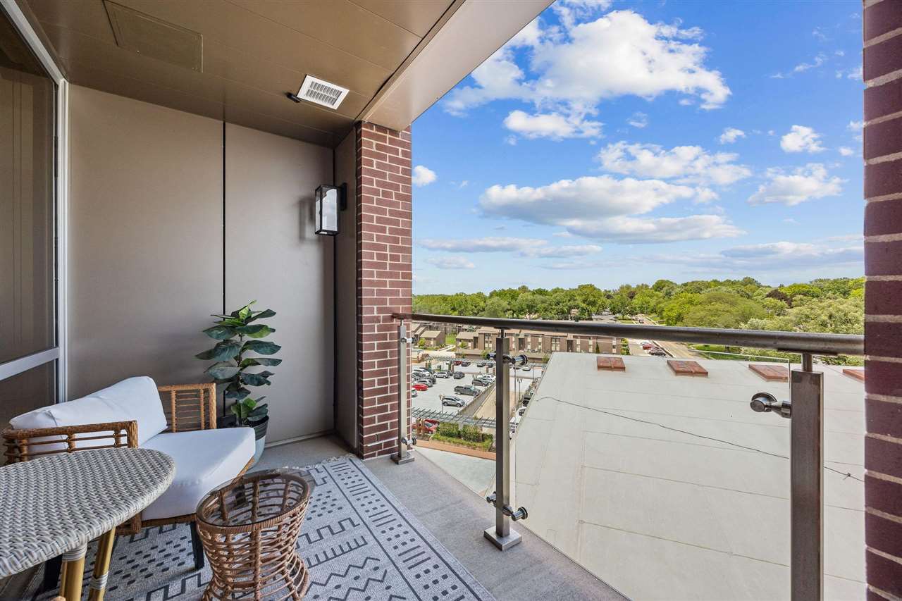 1303 5th St Unit: 604