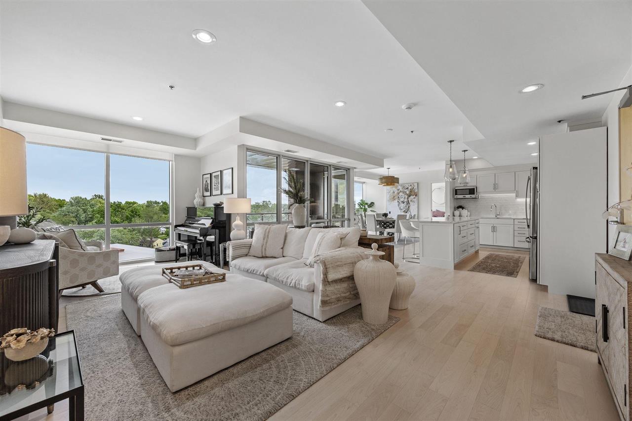 1303 5th St Unit: 604