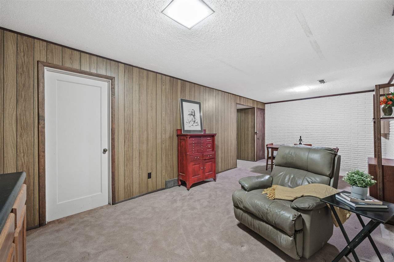 556 Mahaska Ct