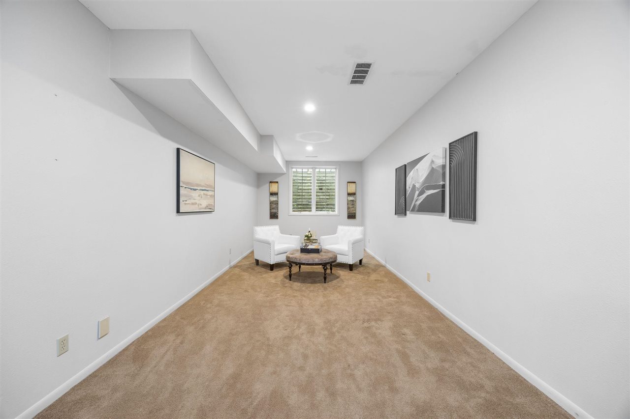 960 Mesquite Dr