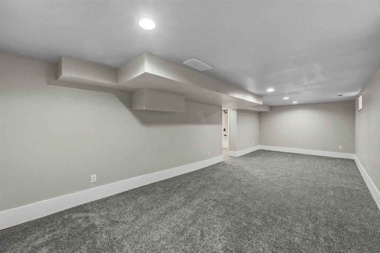 411 8th Ave SW