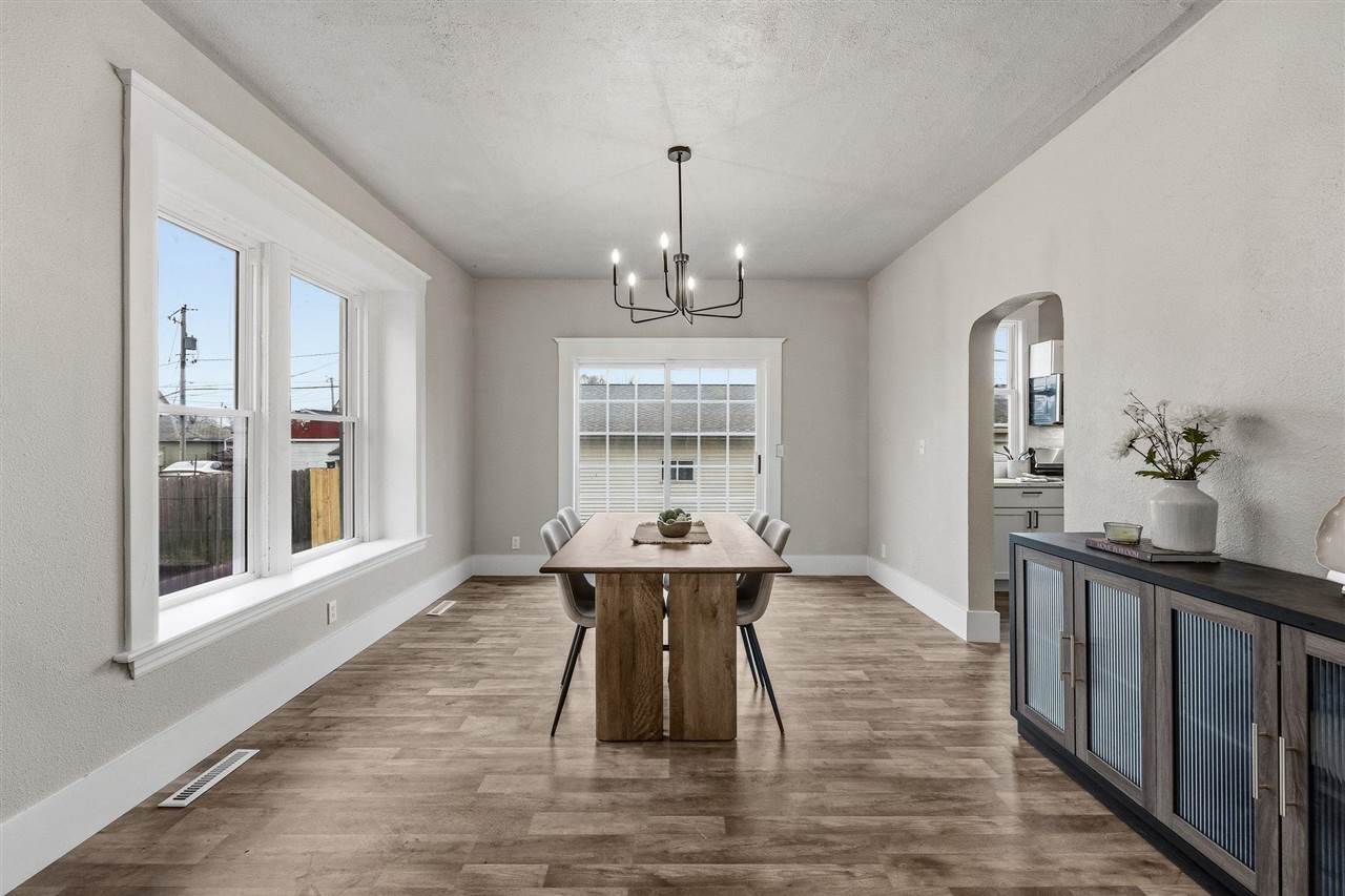 411 8th Ave SW