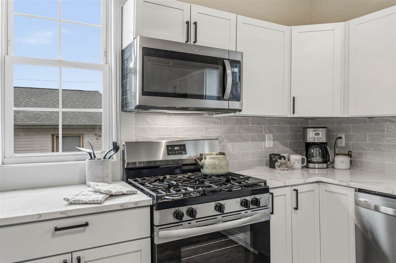 411 8th Ave SW