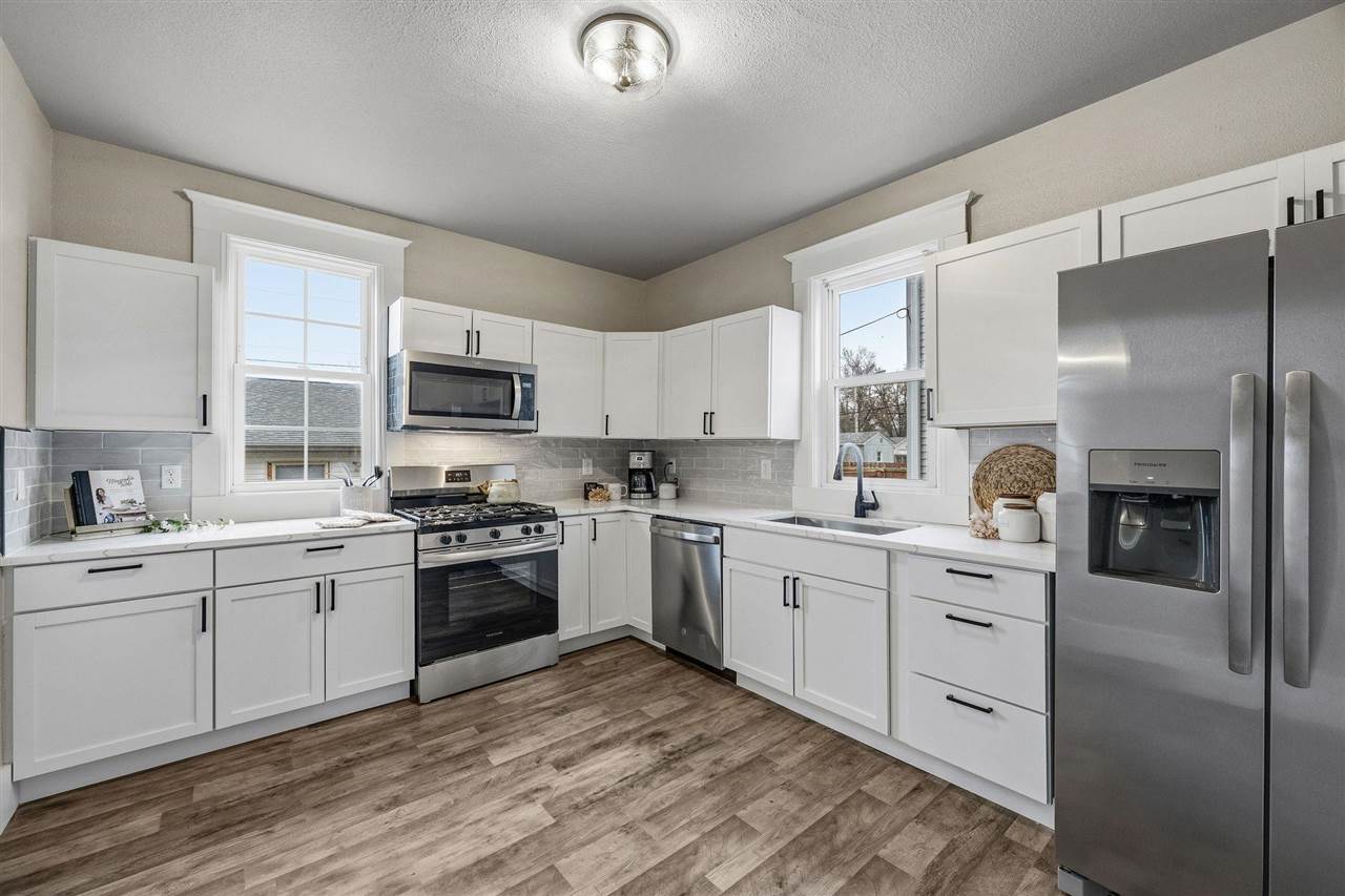 411 8th Ave SW