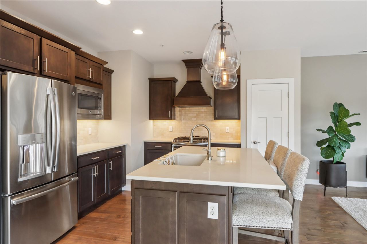 901 E 2nd Ave Unit: 202