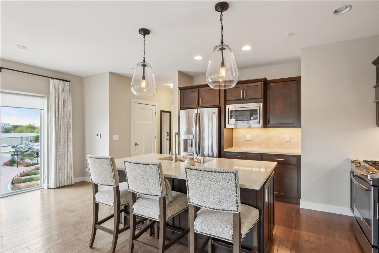 901 E 2nd Ave Unit: 202