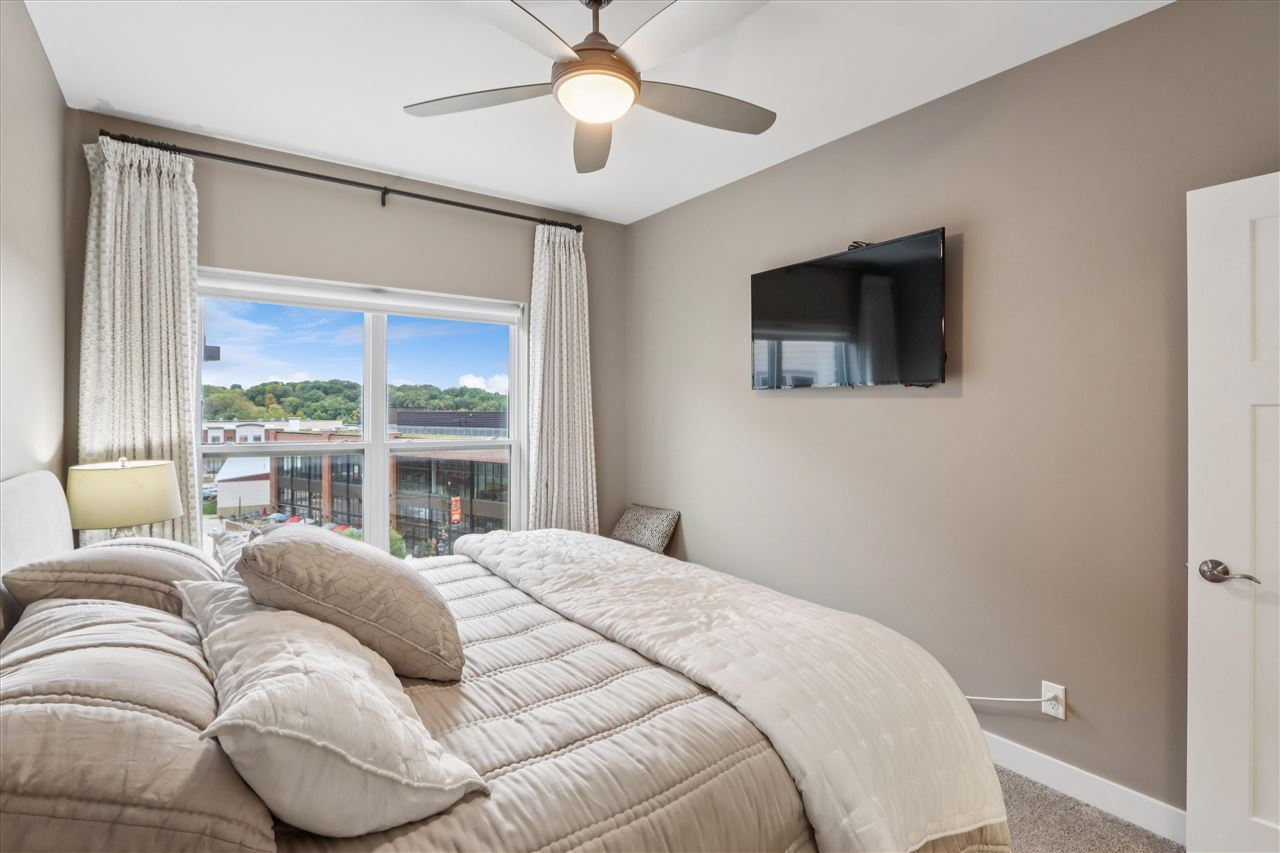 901 E 2nd Ave Unit: 202