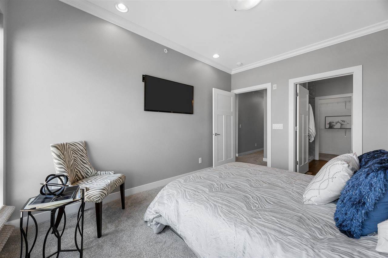 901 E 2nd Ave Unit: 205