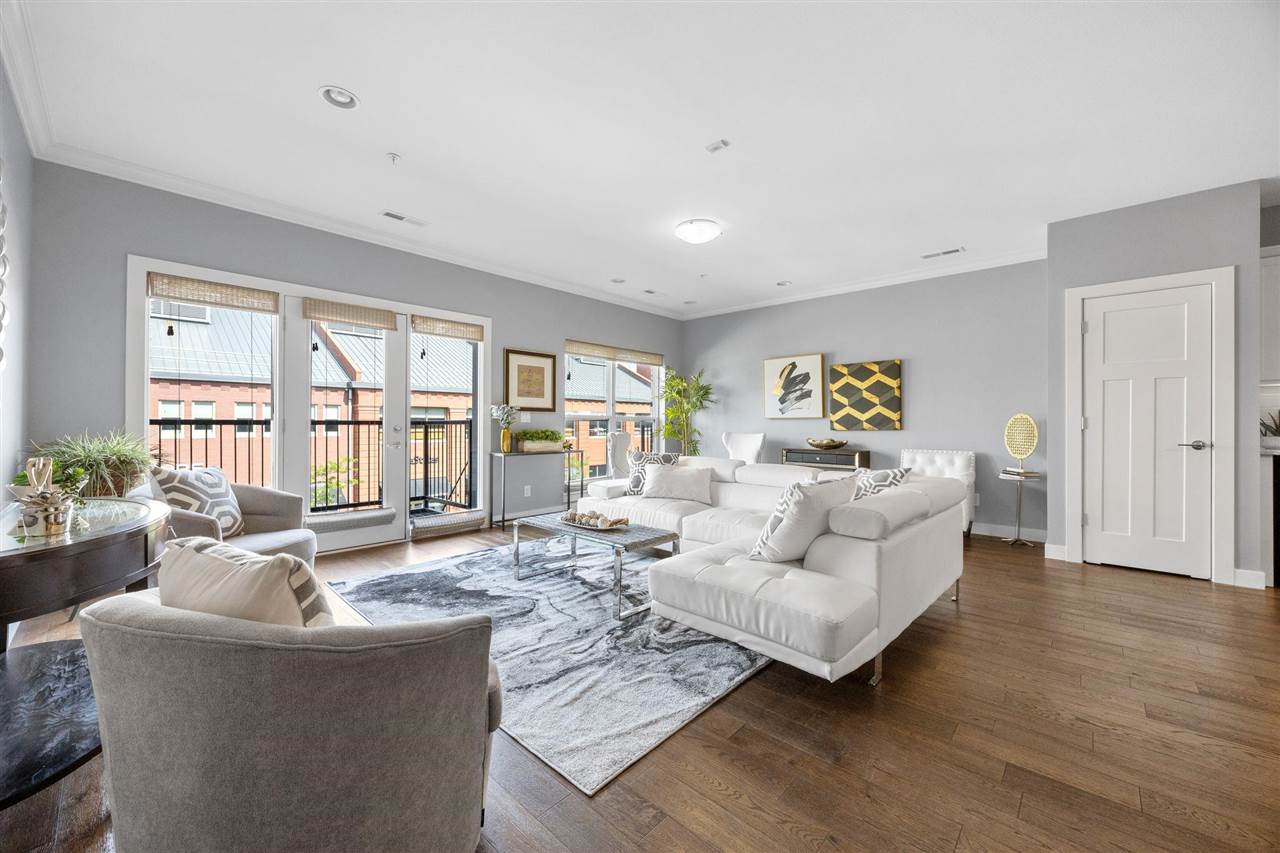 901 E 2nd Ave Unit: 205