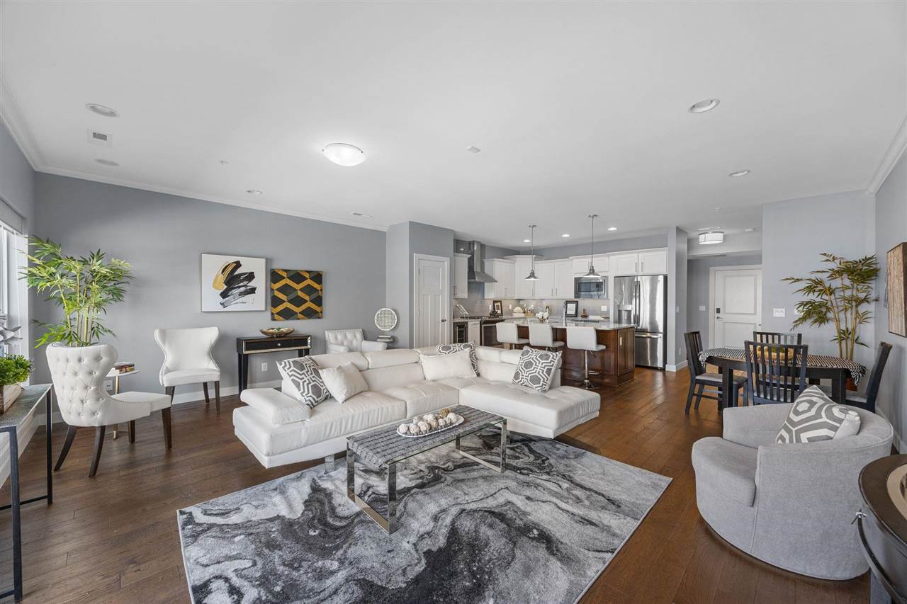 901 E 2nd Ave Unit: 205