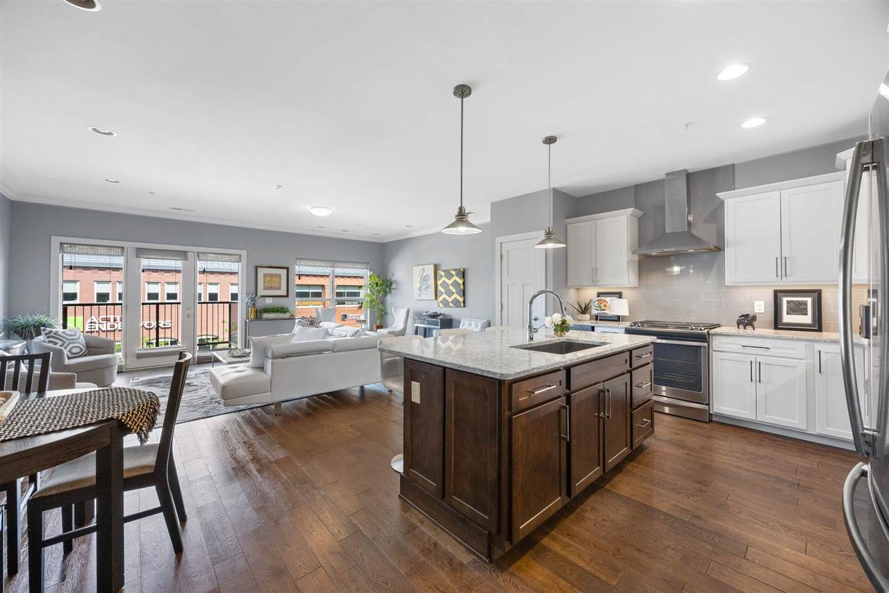 901 E 2nd Ave Unit: 205