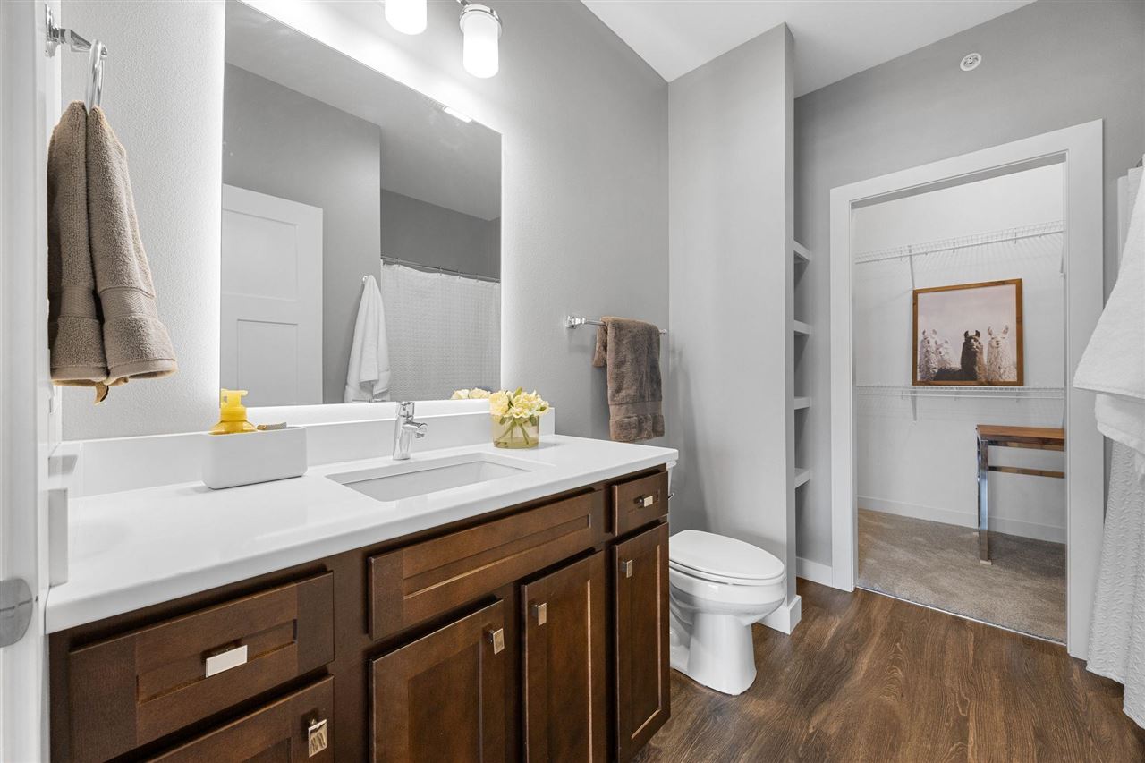 901 E 2nd Ave Unit: 205