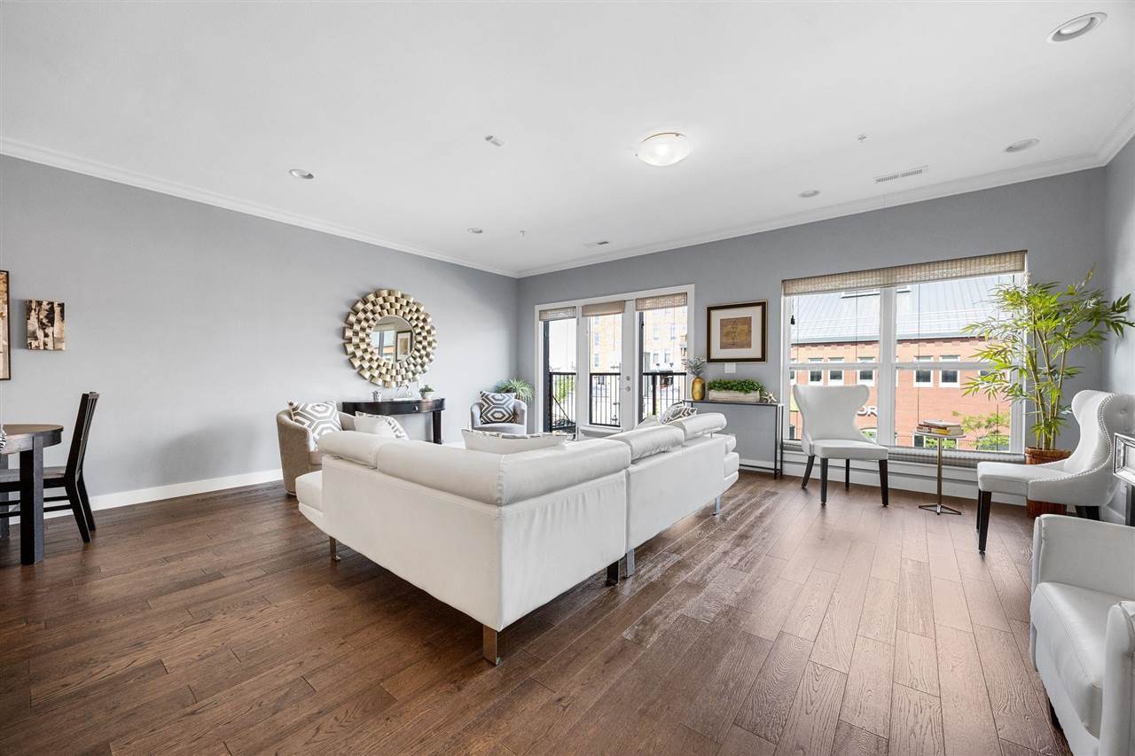 901 E 2nd Ave Unit: 205