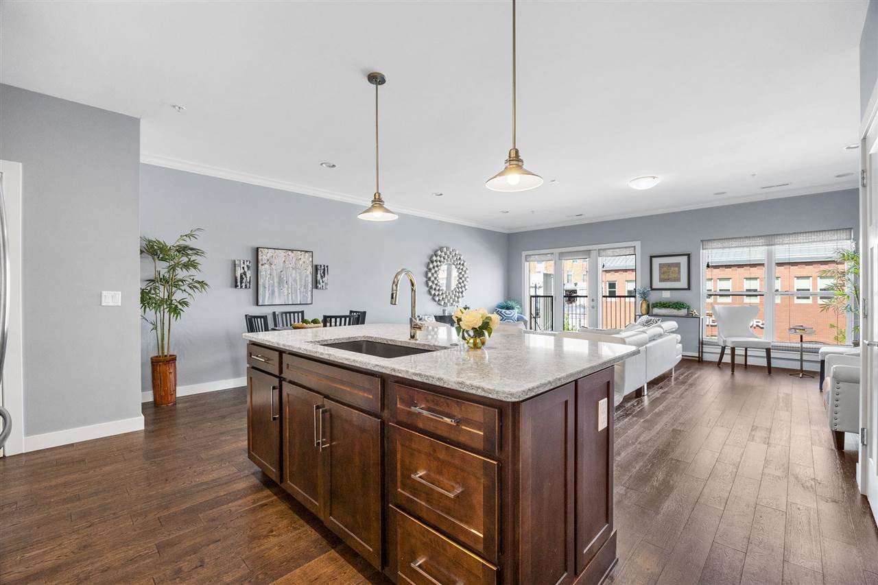 901 E 2nd Ave Unit: 205