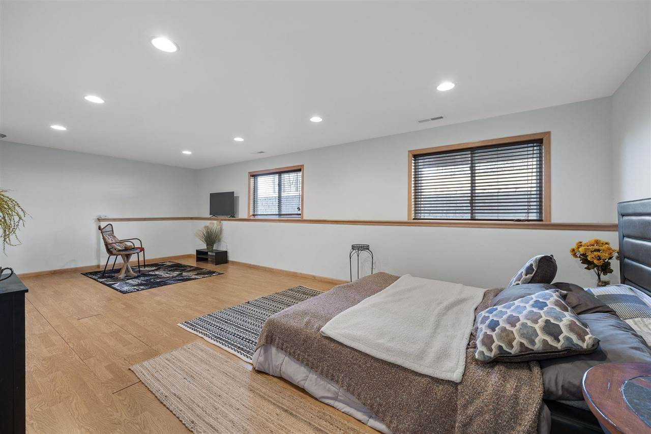 3655 Stoneview Cir SW