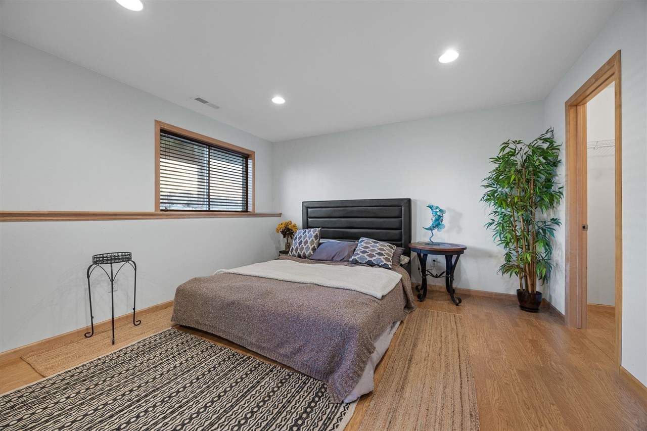 3655 Stoneview Cir SW