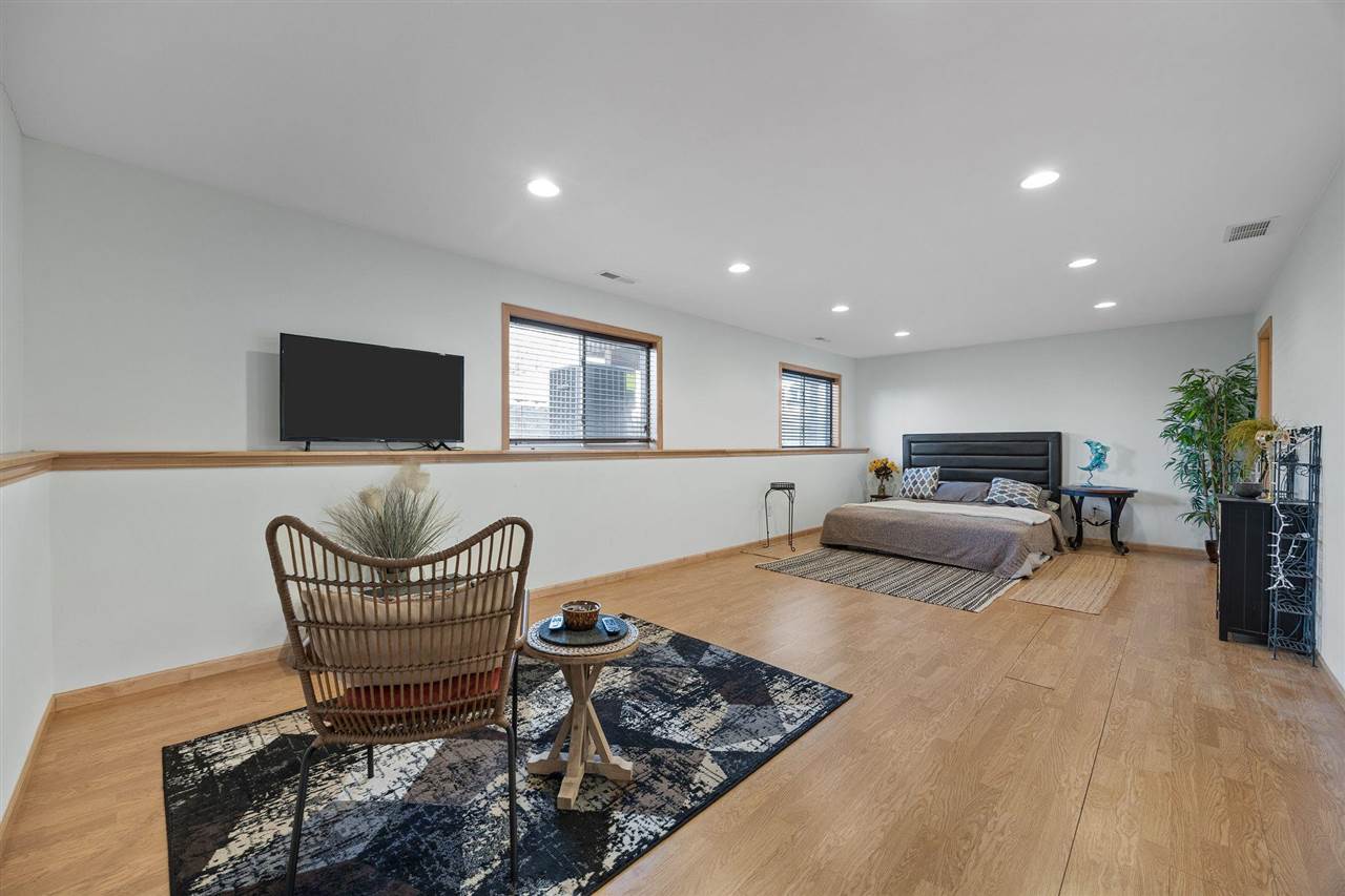 3655 Stoneview Cir SW