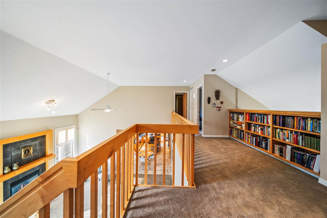 53 Burr Oak Ct