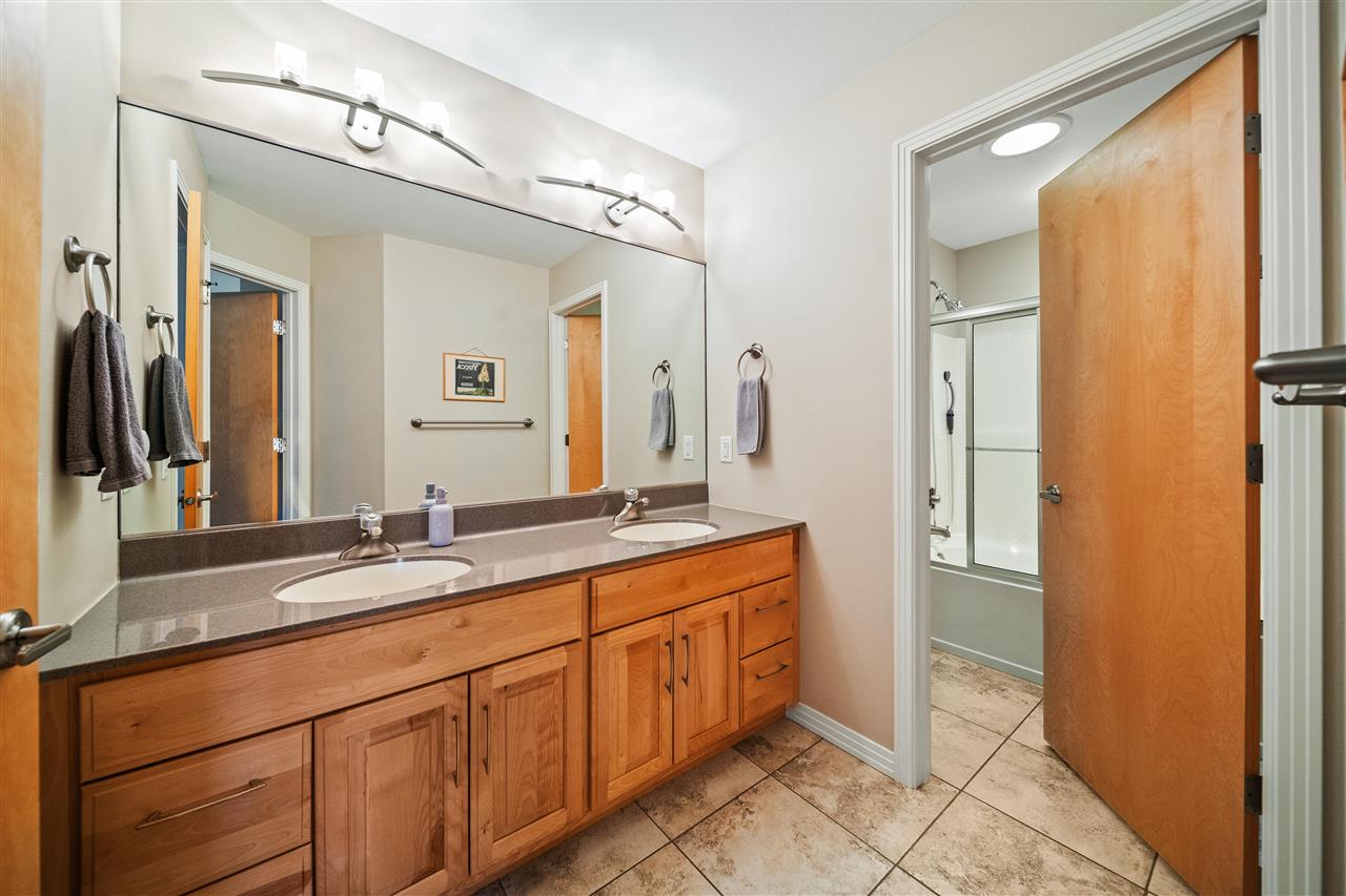 53 Burr Oak Ct
