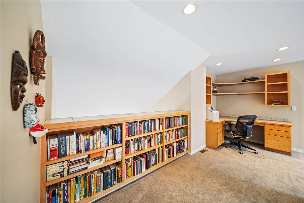 53 Burr Oak Ct