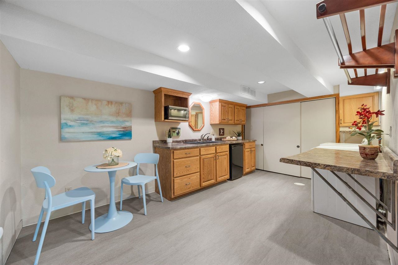 3606 Sun Valley Dr NE