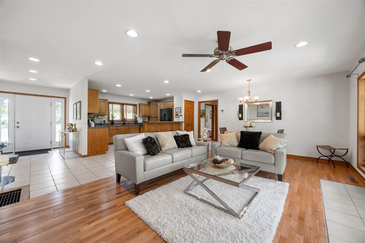 3606 Sun Valley Dr NE