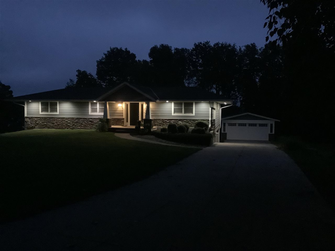 3606 Sun Valley Dr NE