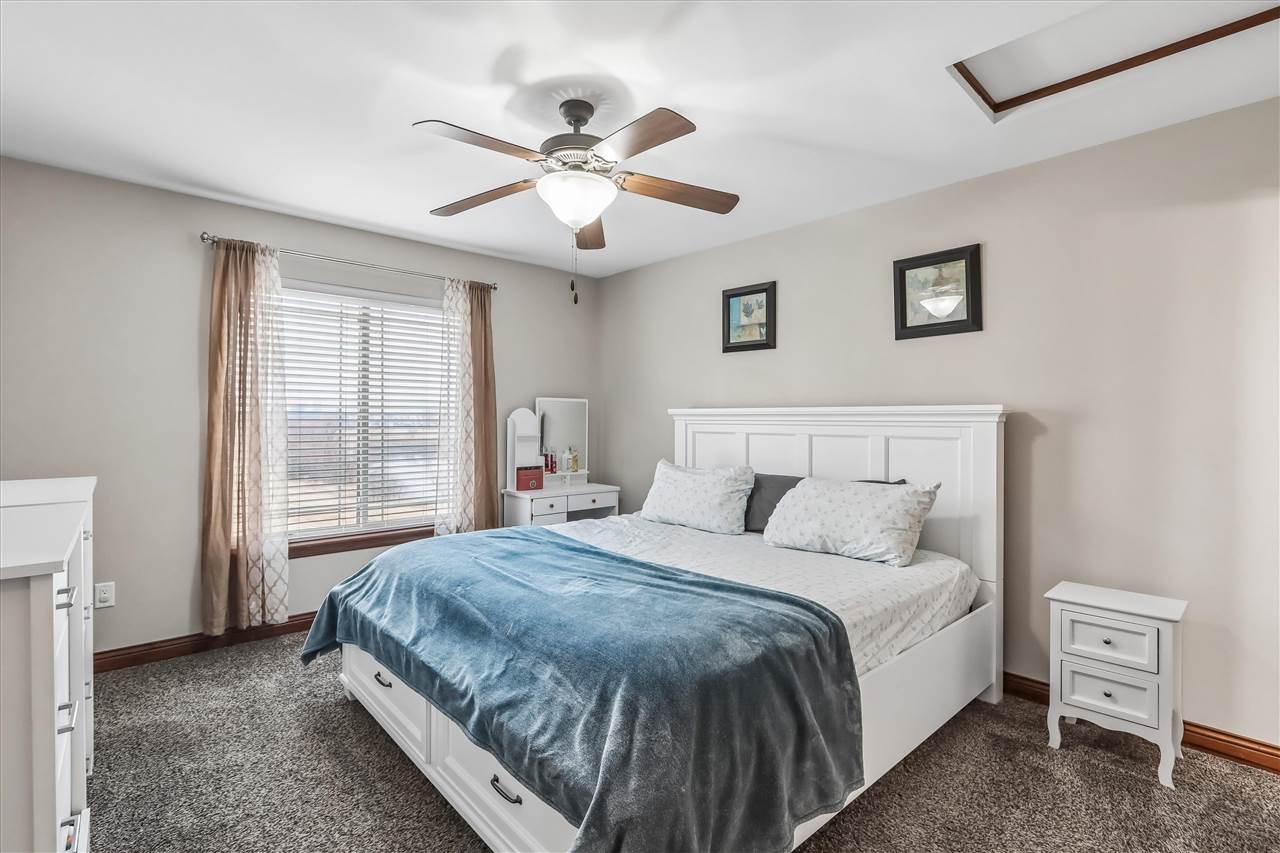 1468 Marilyn Dr