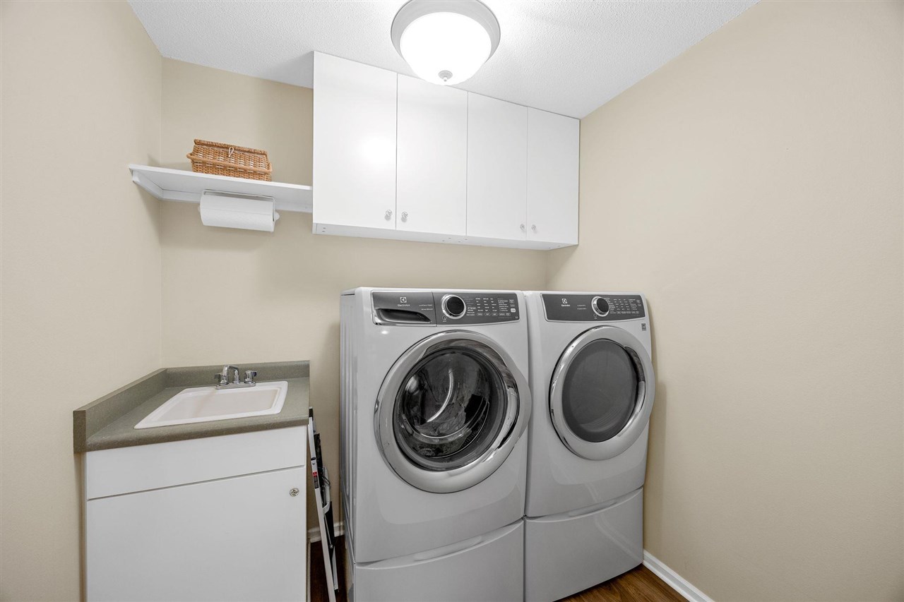 1926 Meadow Ridge Ln