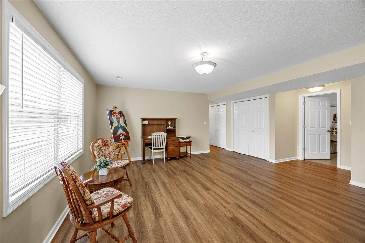 1926 Meadow Ridge Ln