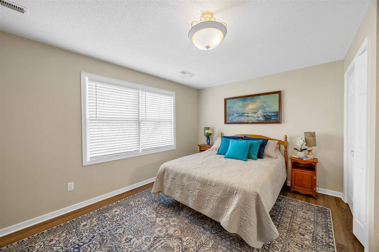 1926 Meadow Ridge Ln