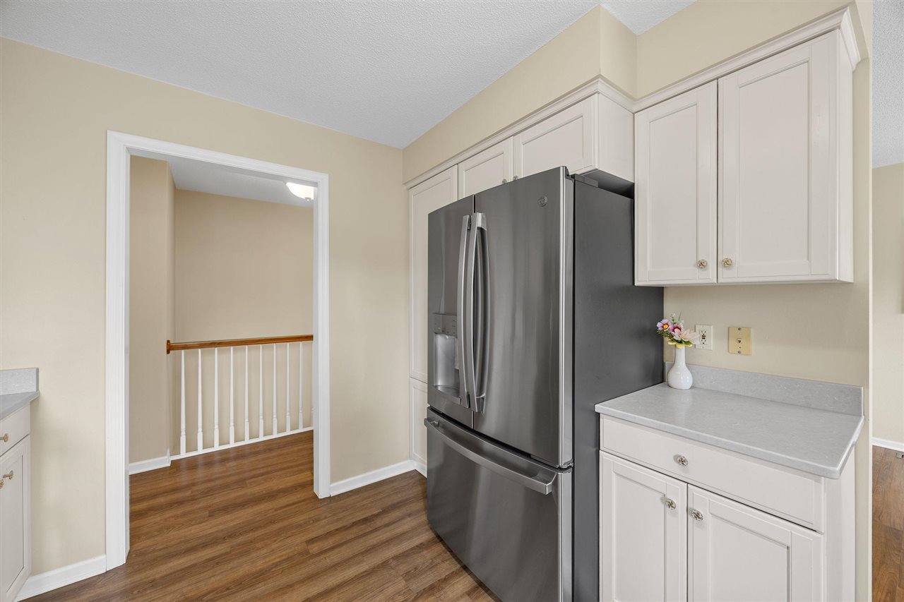 1926 Meadow Ridge Ln