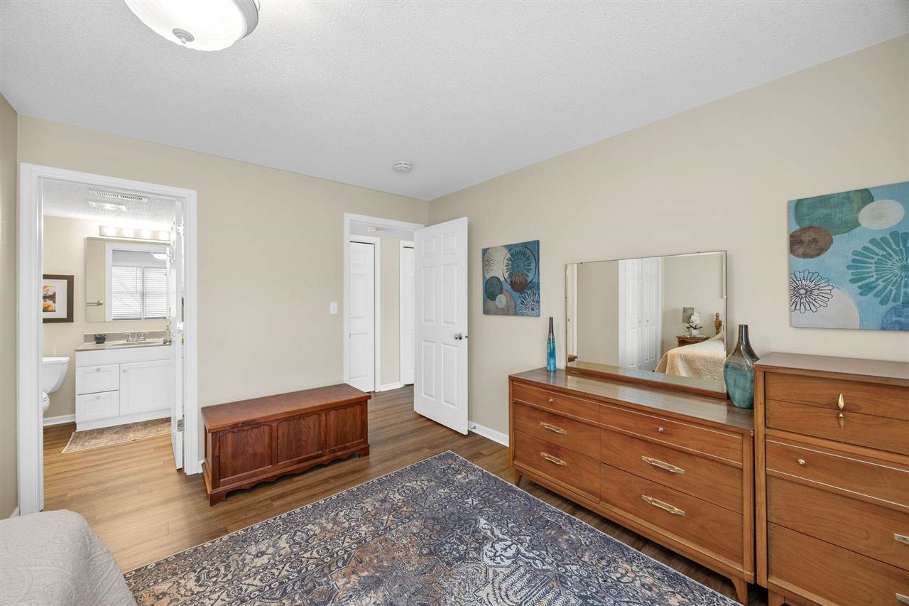 1926 Meadow Ridge Ln