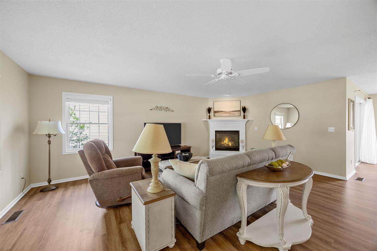 1926 Meadow Ridge Ln